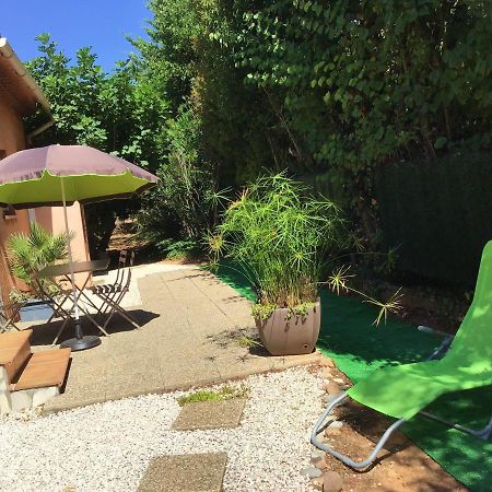 Charmant Appartement A Le Muy Avec Terrasse Et Jardin Экстерьер фото