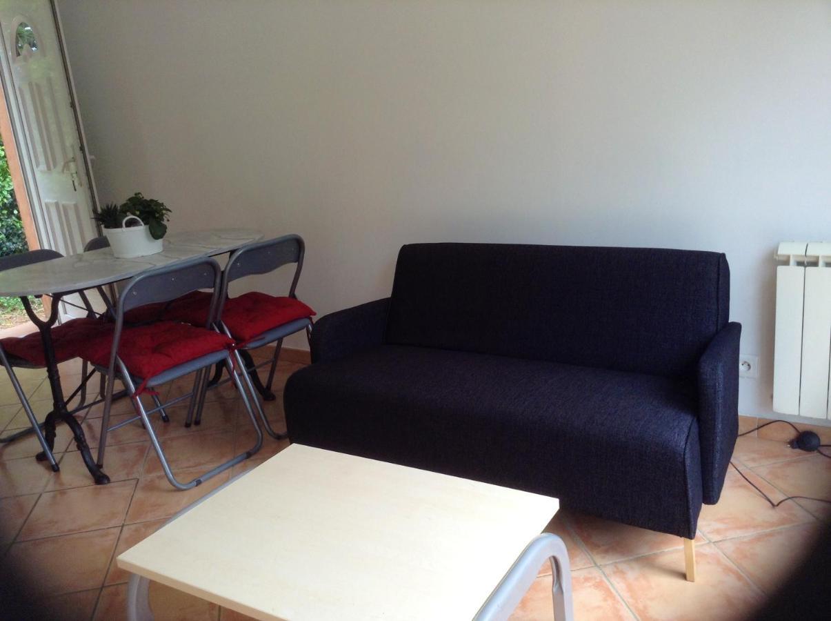 Charmant Appartement A Le Muy Avec Terrasse Et Jardin Экстерьер фото