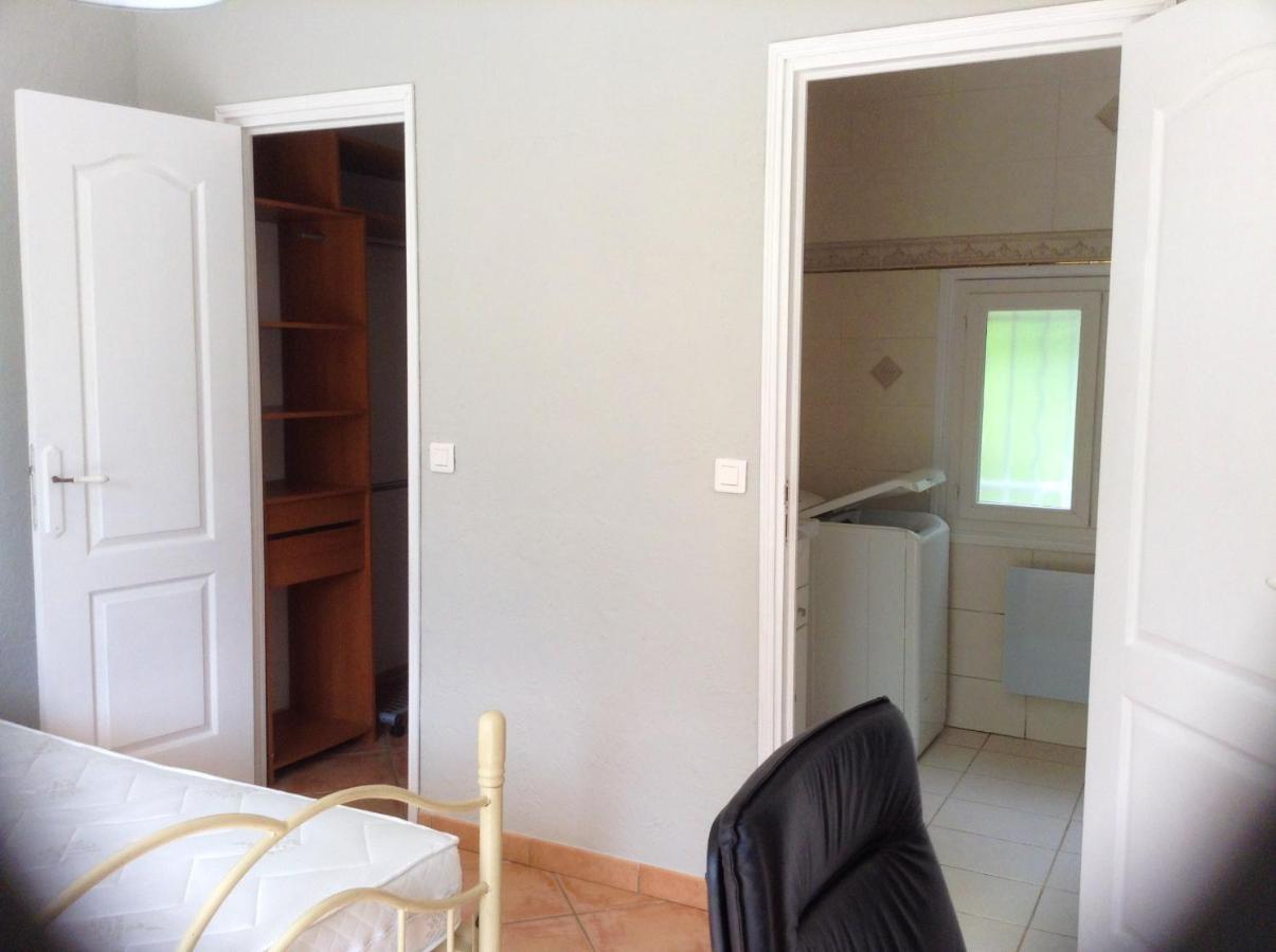 Charmant Appartement A Le Muy Avec Terrasse Et Jardin Экстерьер фото